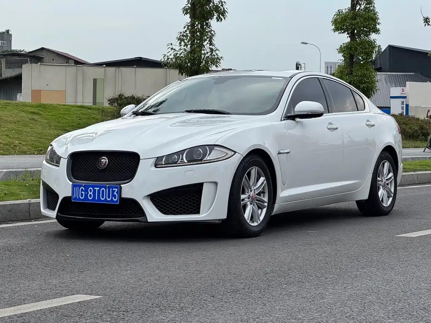 Jaguar XF 2015 XF 2.0T Elegance Edition — миниатюра 1