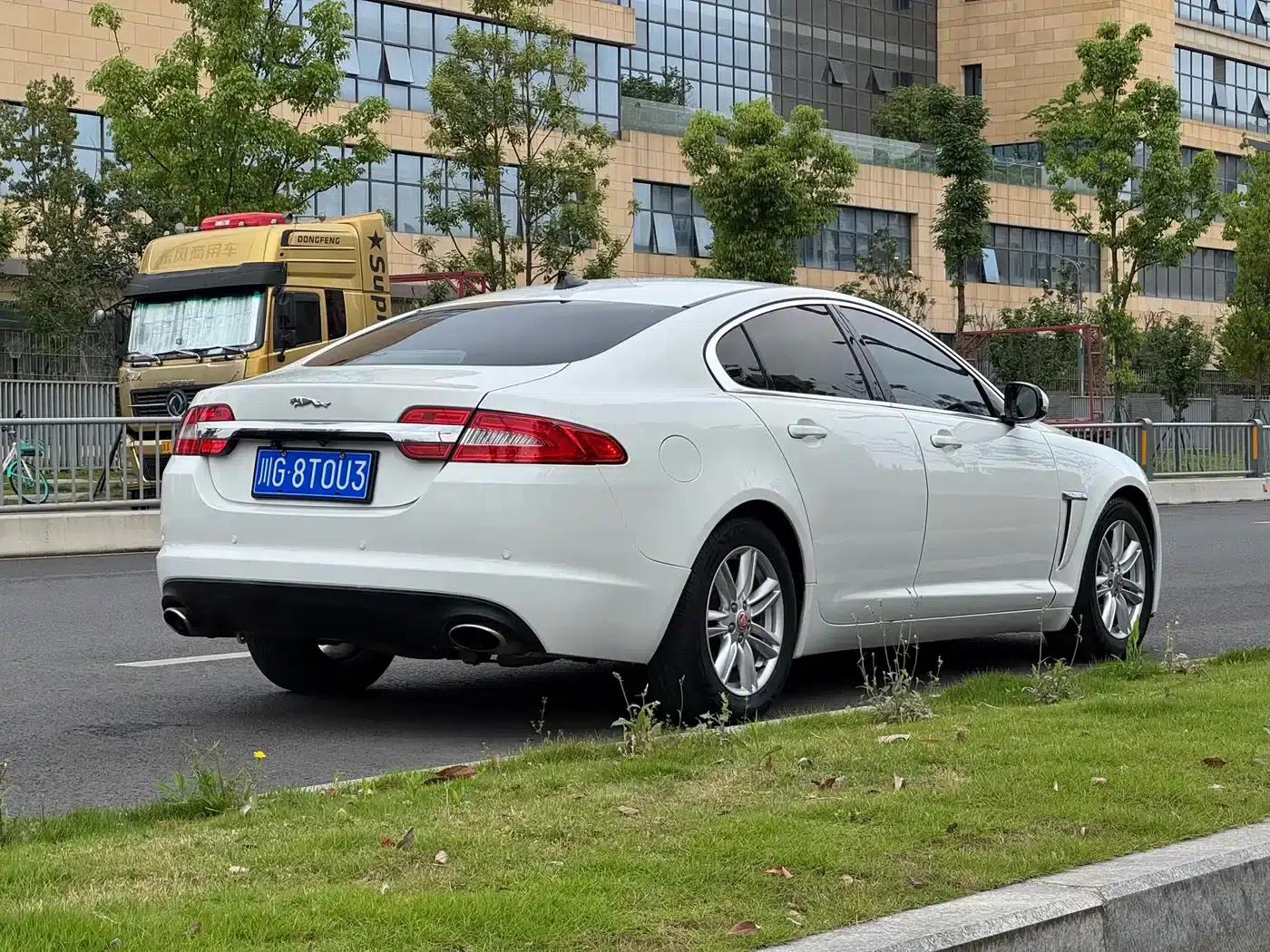 Jaguar XF 2015 XF 2.0T Elegance Edition — миниатюра 13