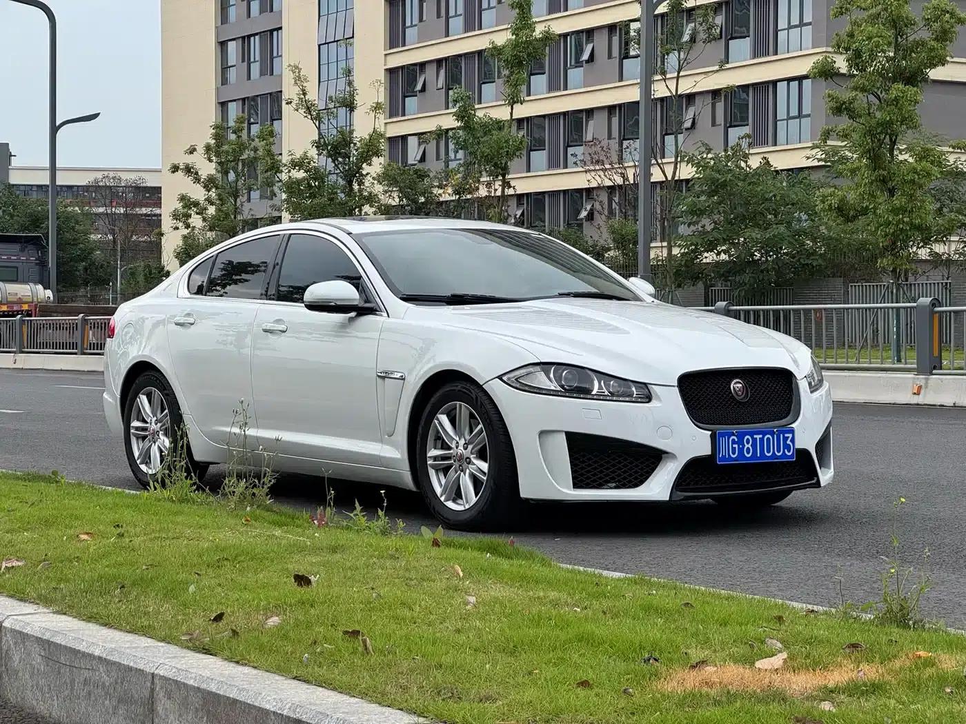 Jaguar XF 2015 XF 2.0T Elegance Edition — миниатюра 3