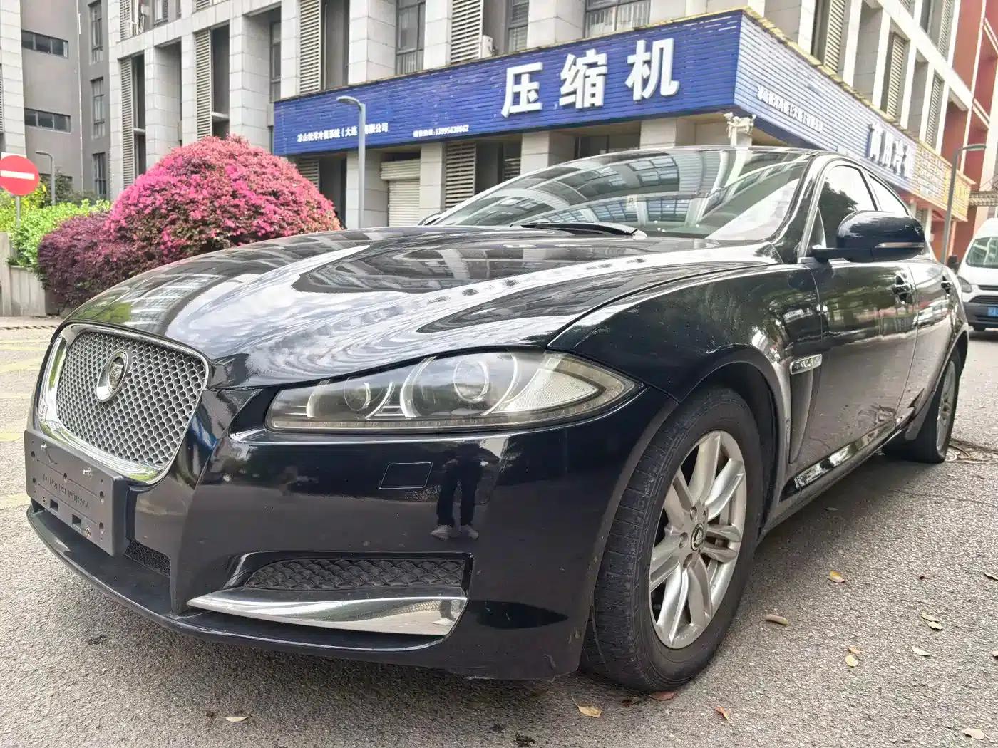2013 Jaguar XF 2.0T Elegance Edition — миниатюра 1