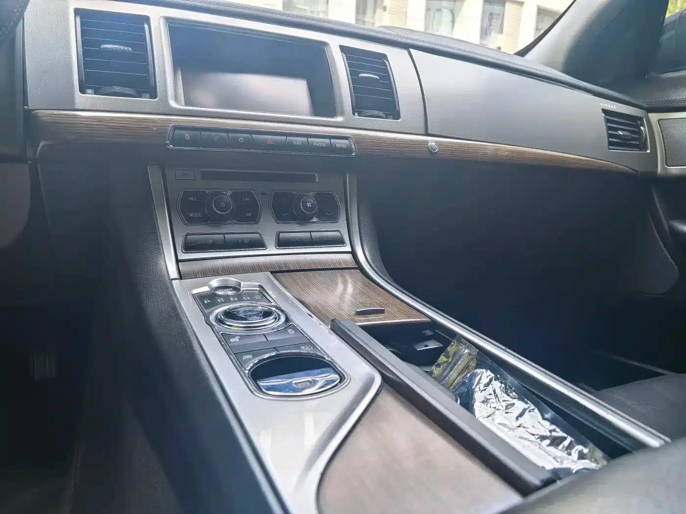 2013 Jaguar XF 2.0T Elegance Edition — миниатюра 6