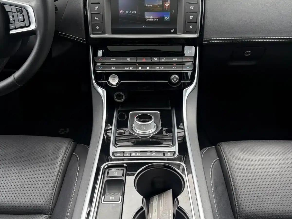 Jaguar XE 2015 2.0T 200PS R-Sport — миниатюра 11