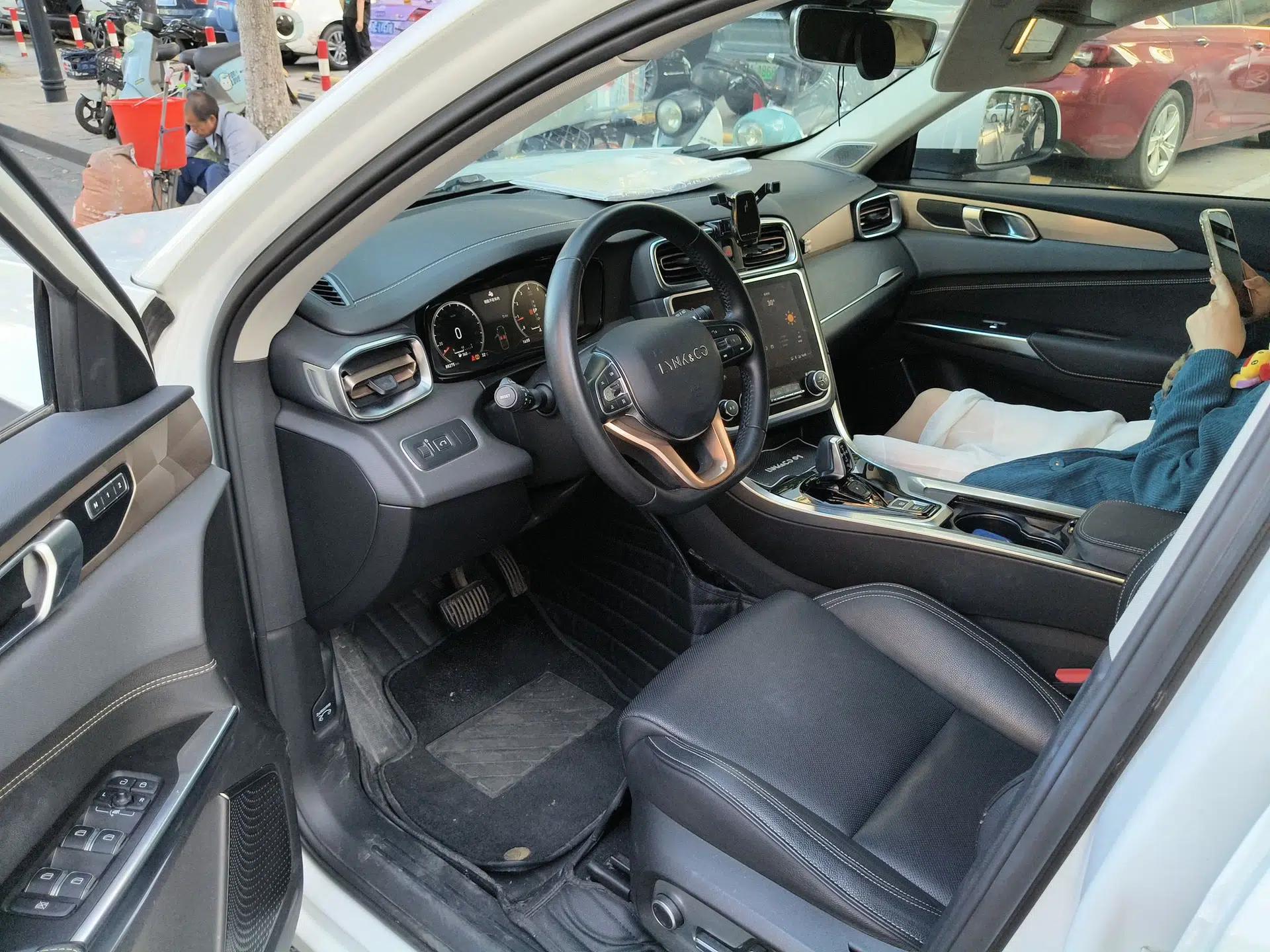 Lynk & Co 01 2019 2.0T Two-Wheel-Drive Pro Version China V Standard — миниатюра 14