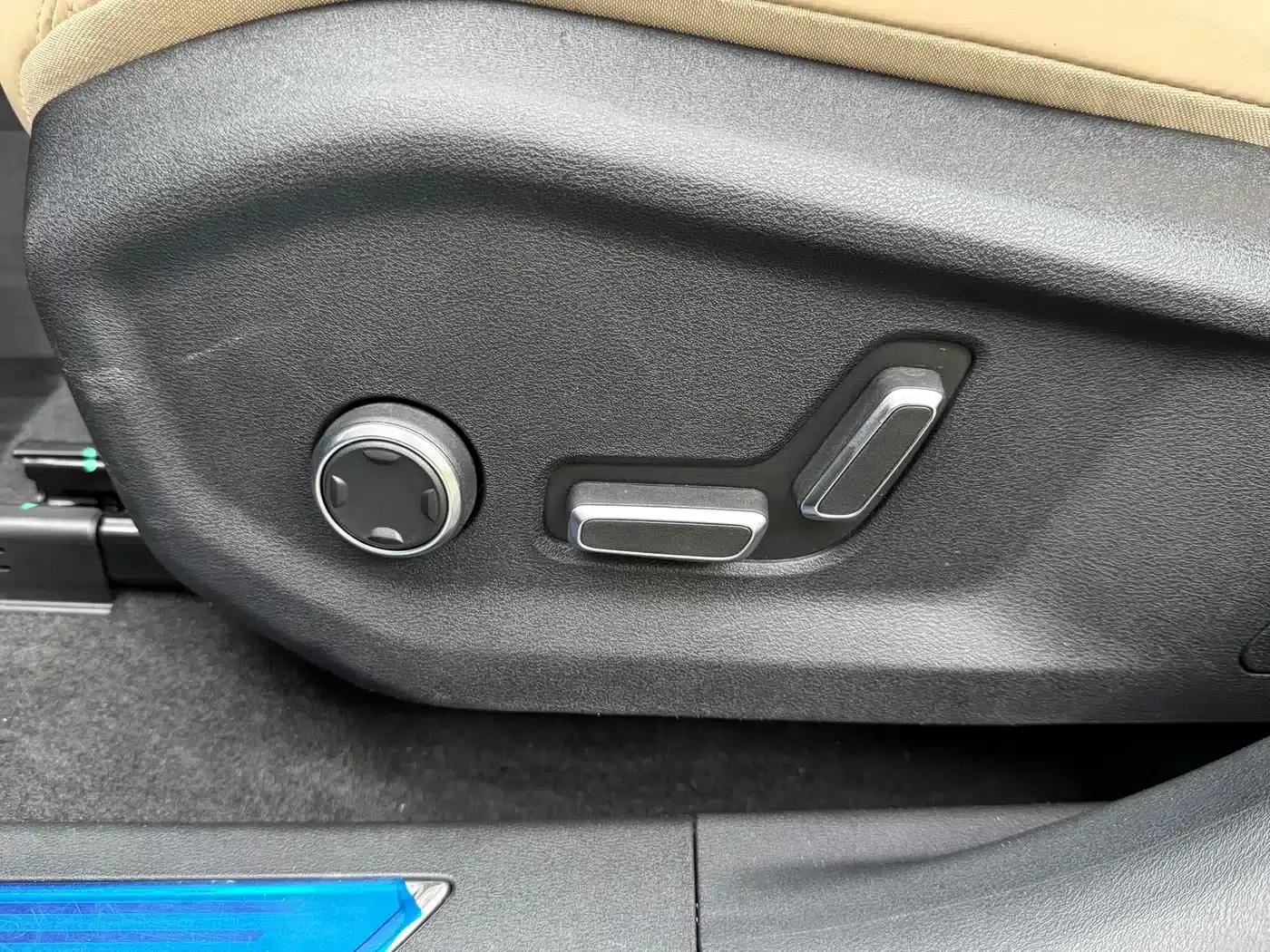 Geely Xingyue L 2025 Oriental Radiance 2.0TD Automatic 4WD Moon Gazing Edition — миниатюра 24