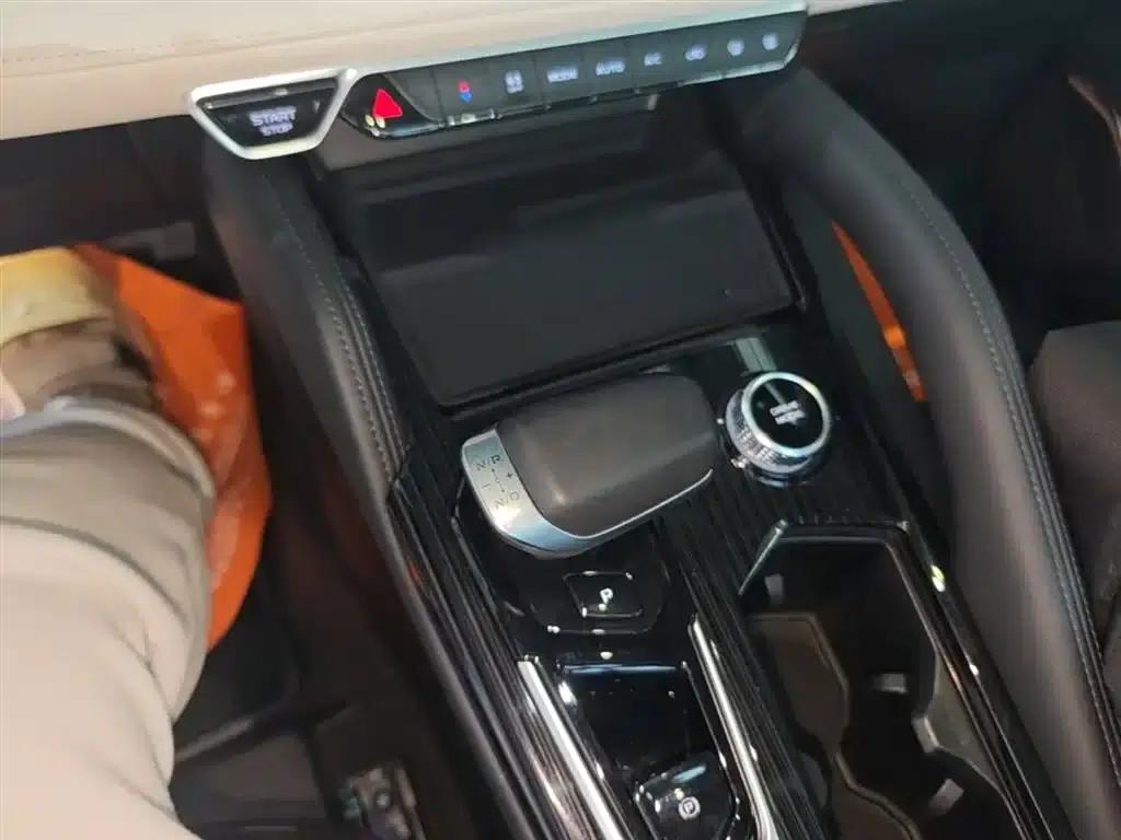 Geely Xingyue L 2023 2.0TD High-Power Automatic Two-Wheel Drive Flagship Edition — миниатюра 10