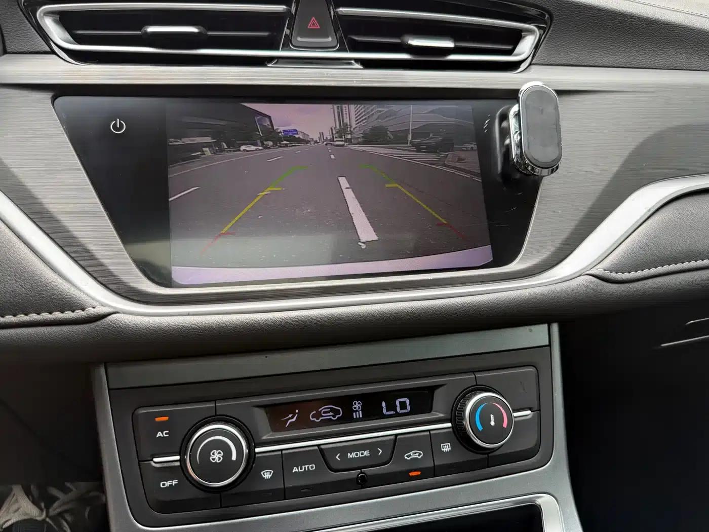 Geely Emgrand 2021 UP 1.5L CVT Luxury Edition — миниатюра 14