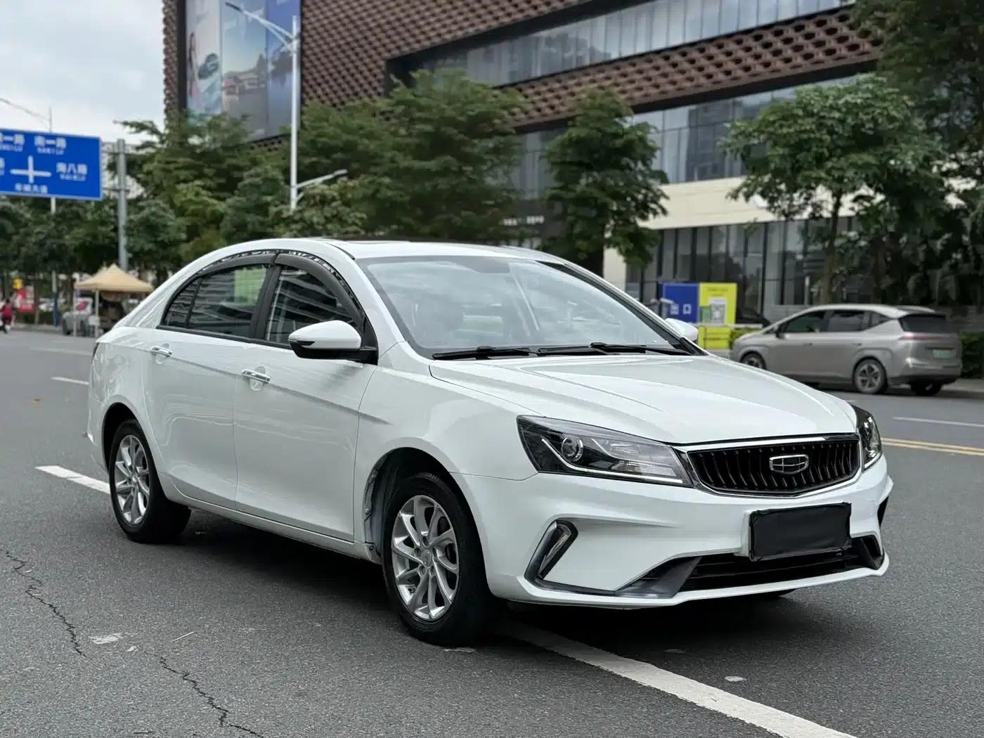 Geely Emgrand 2021 UP 1.5L CVT Luxury Edition — миниатюра 3