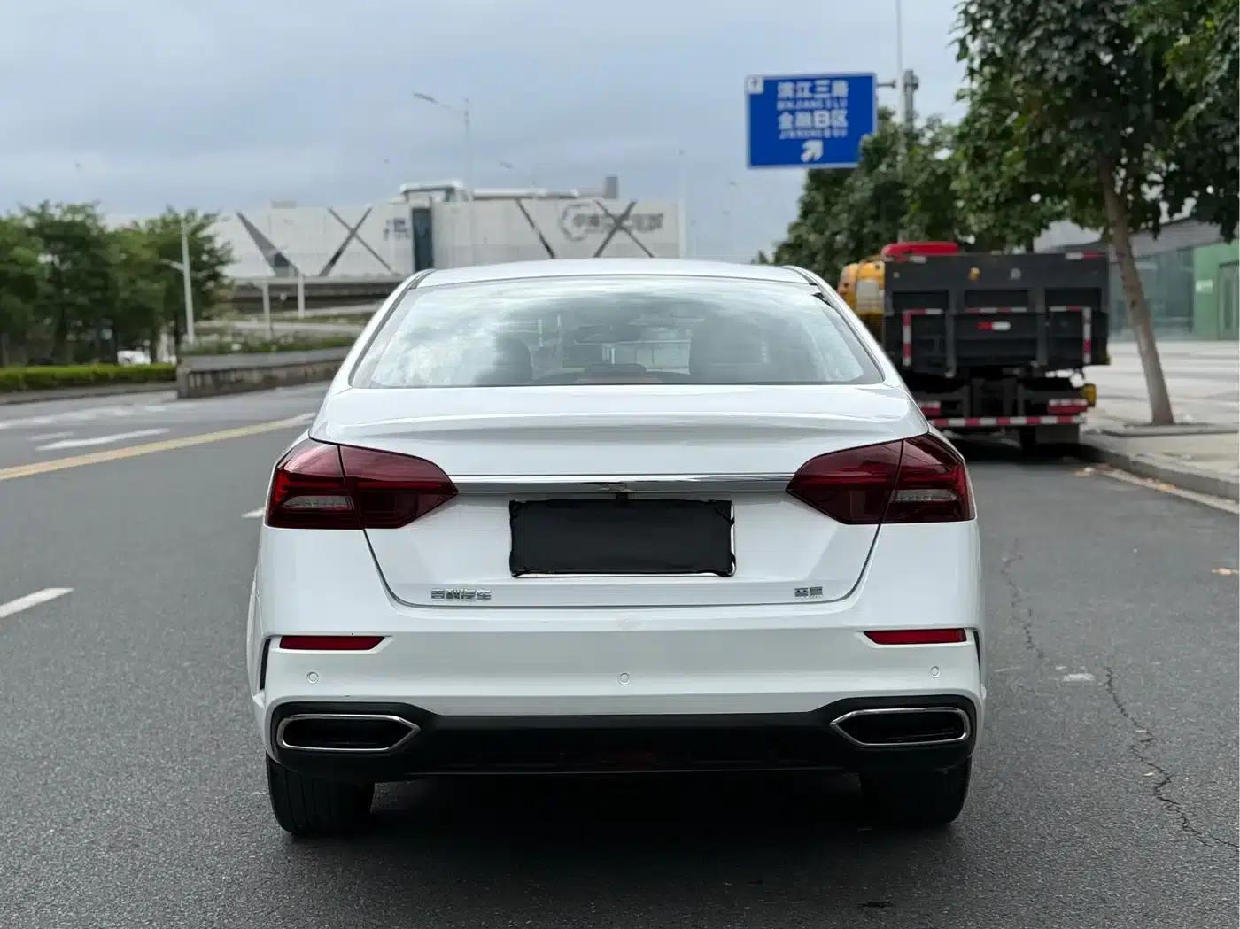 Geely Emgrand 2021 UP 1.5L CVT Luxury Edition — миниатюра 5