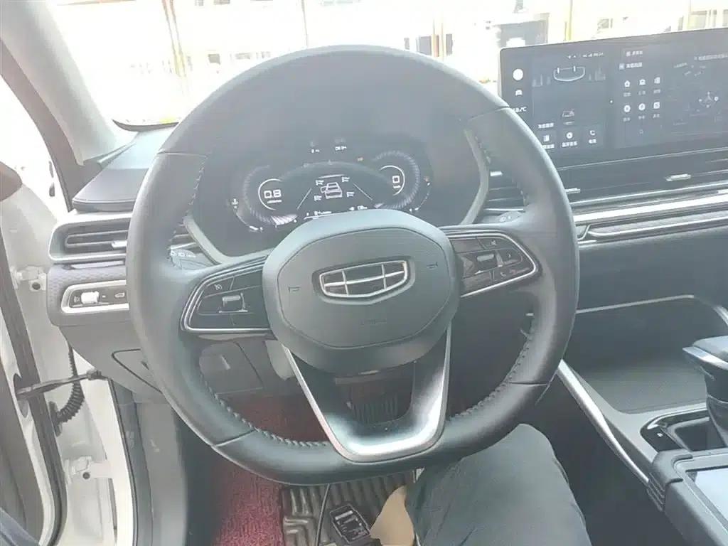 Geely Emgrand 2023 4th Generation Champion Edition 1.5L CVT Luxury — миниатюра 11