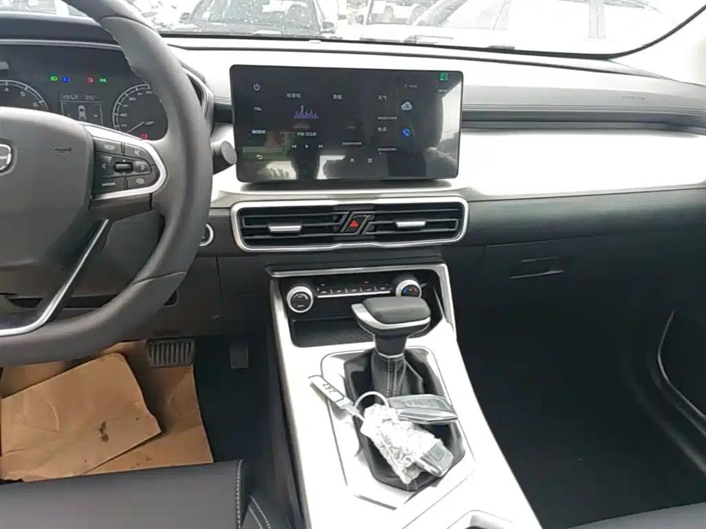 Geely Binyue 2025 1.5L CVT Super Power — миниатюра 13