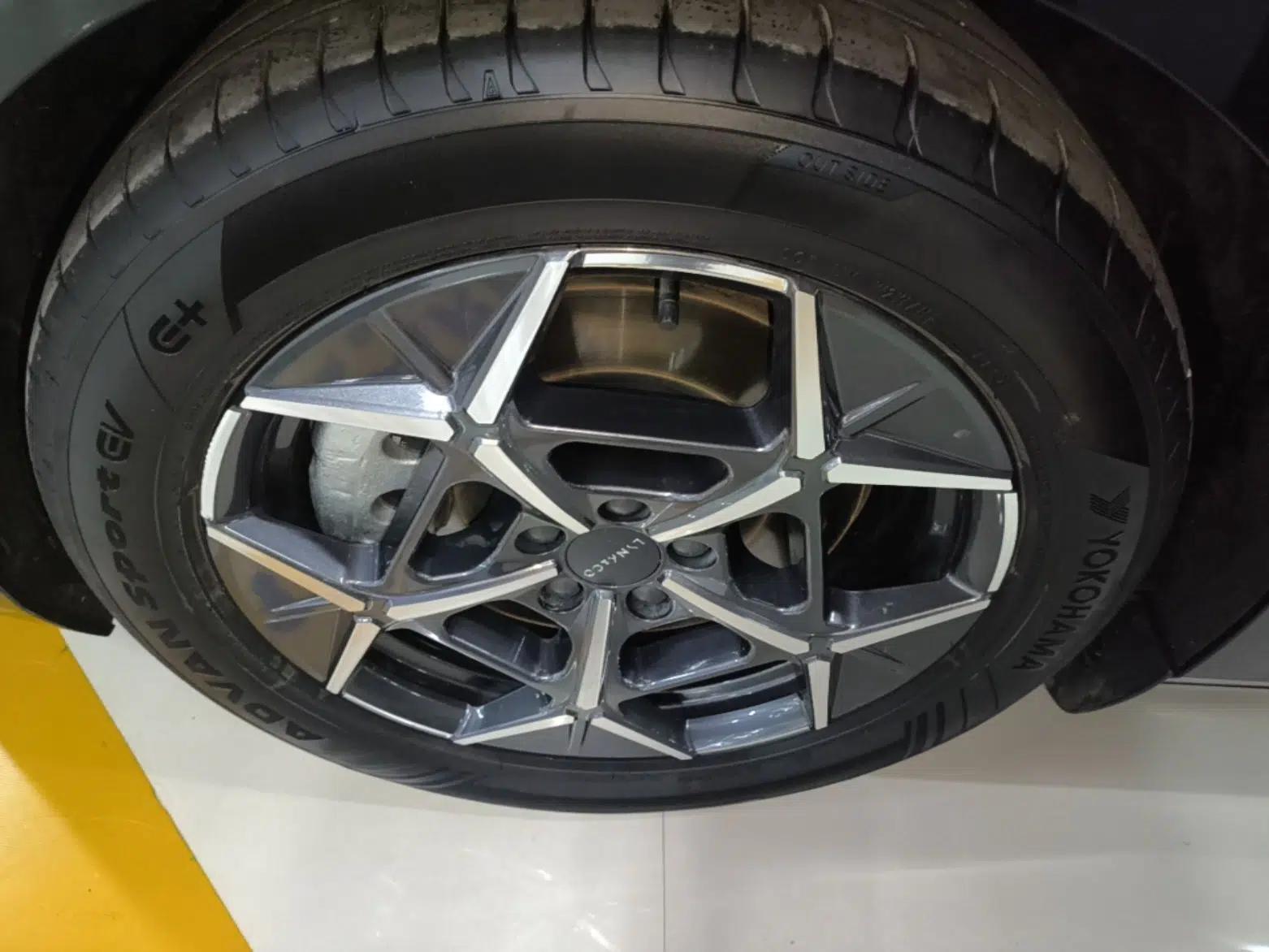 Lynk & Co 10 EM-P 2025 Model 120 Four-Wheel Drive Ultra — миниатюра 8