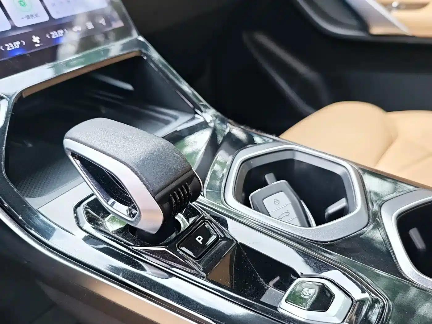 Geely Boyue L 2024 1.5TD DCT Premium Edition — миниатюра 11