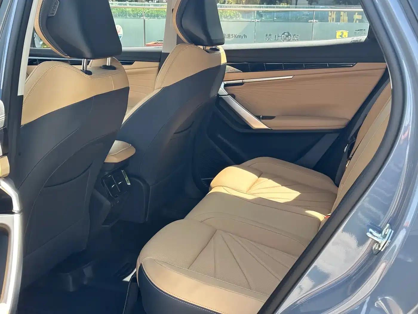 Geely Boyue L 2023 1.5TD DCT Premium Edition — миниатюра 11