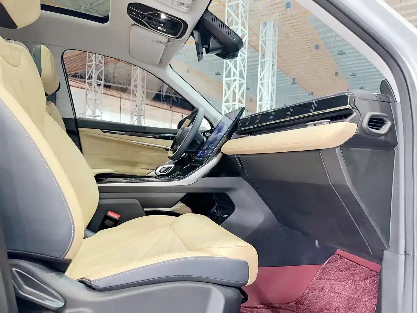 Geely Boyue L 2023 1.5TD DCT Luxury Edition — миниатюра 6