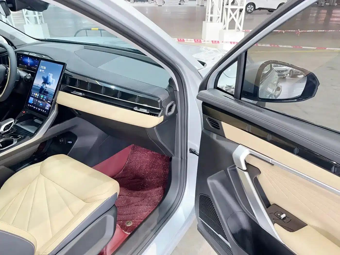 Geely Boyue L 2023 1.5TD DCT Luxury Edition — миниатюра 7