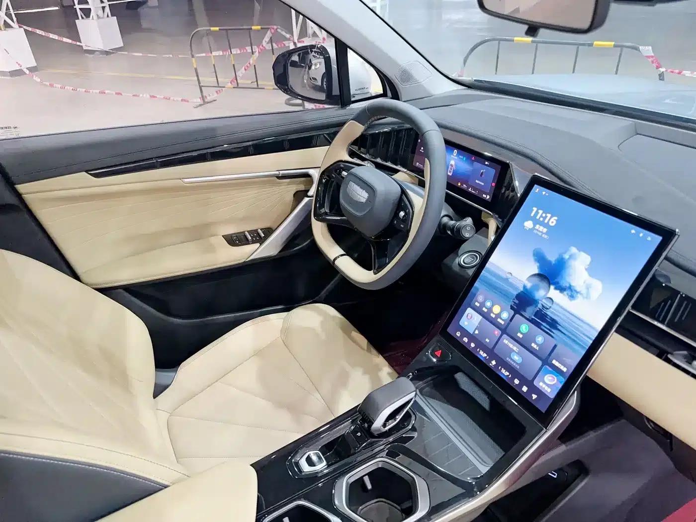 Geely Boyue L 2023 1.5TD DCT Luxury Edition — миниатюра 8