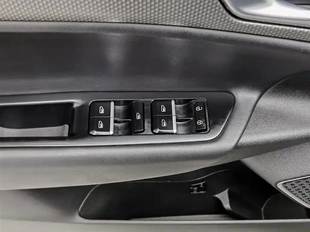 Geely GS 2018 Elegant Edition 1.8L Automatic Leading Model — миниатюра 9