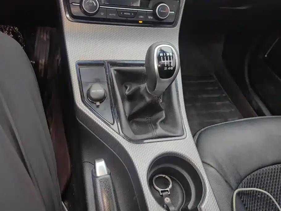 Geely GS 2016 Elegant Edition 1.3T Manual Leading Model — миниатюра 16