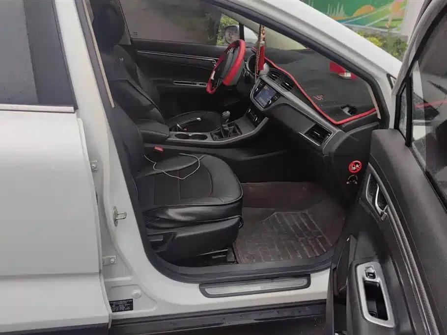 Geely GS 2016 Elegant Edition 1.3T Manual Leading Model — миниатюра 8