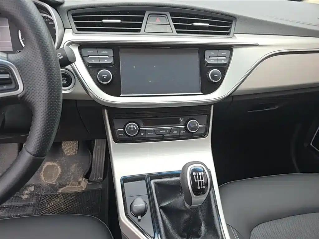 Geely Emgrand GL 2017 1.8L Manual Elite — миниатюра 13