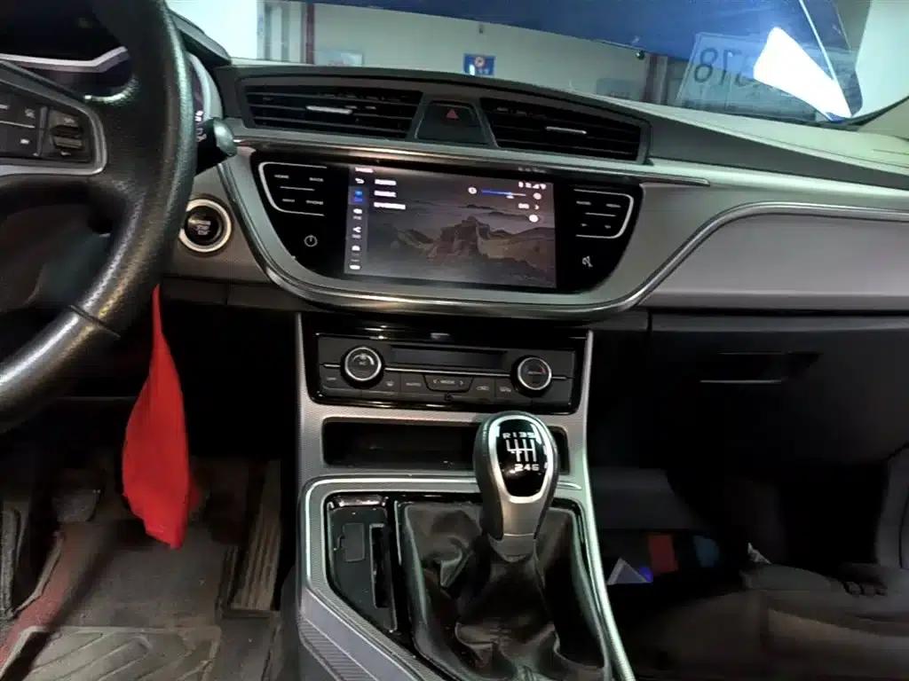 Geely Emgrand GL 2018 1.8L Manual Elite Smart Connect Edition — миниатюра 13
