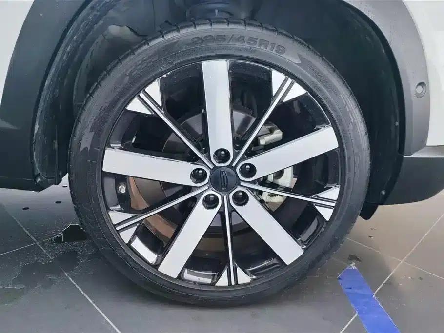 Geely ICON 2023 1.5TD Chocolate Premium Edition — миниатюра 6