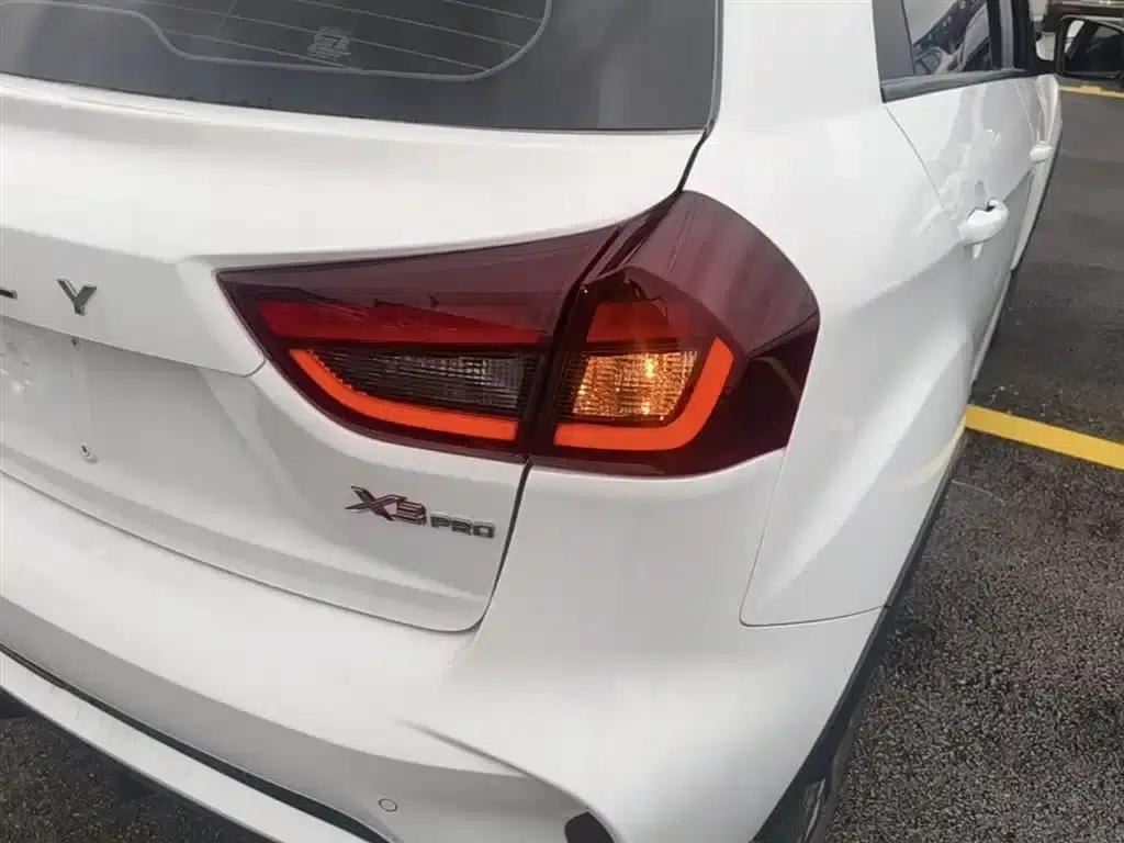 Geely Vision X3 2021 PRO 1.5L Manual Elite — миниатюра 8