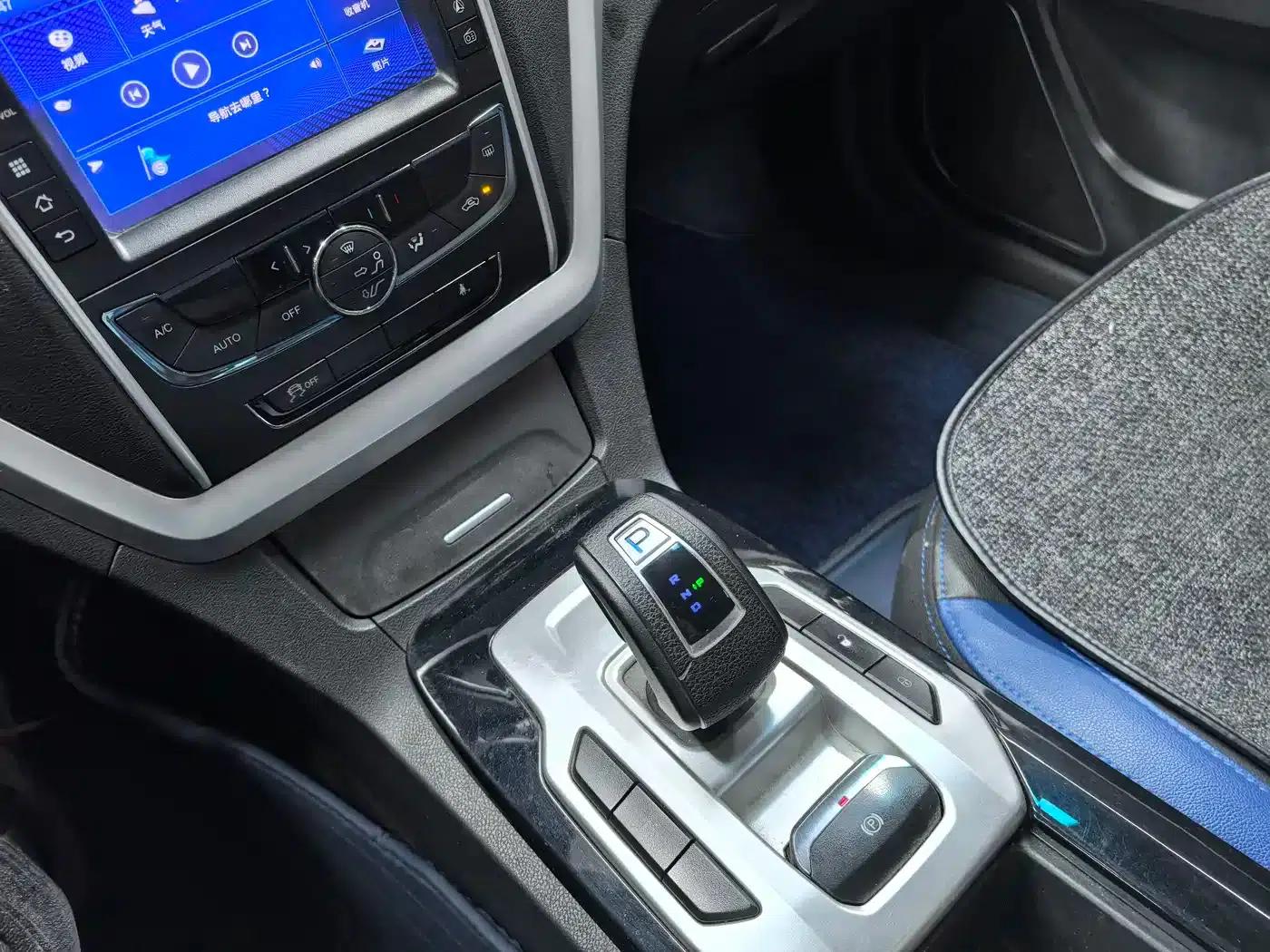 Geely Emgrand New Energy 2016 EV Elite — миниатюра 11