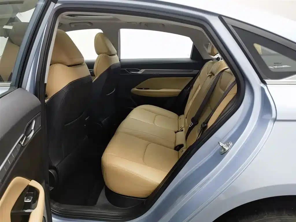 Geely Emgrand L HiP 2024 Champion Edition 1.5TD-DHT Pro 100KM Excellent Model — миниатюра 15