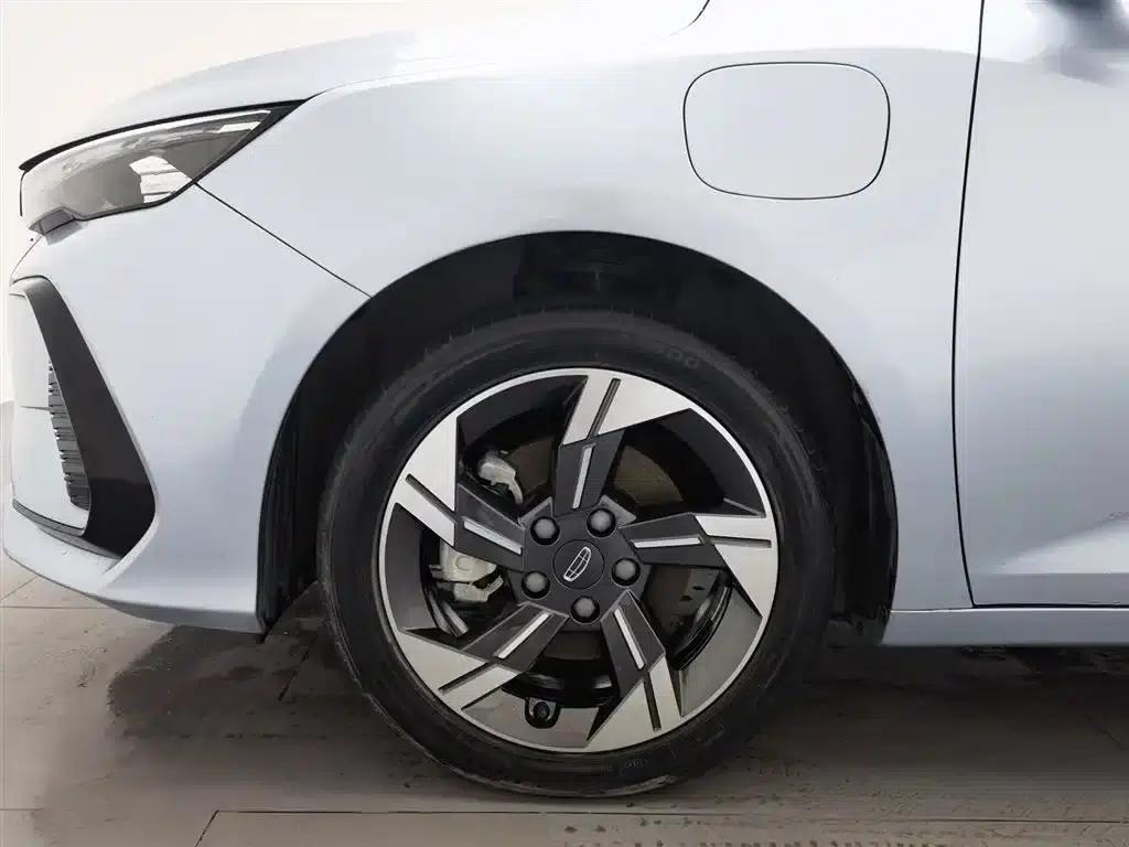 Geely Emgrand L HiP 2024 Champion Edition 1.5TD-DHT Pro 100KM Excellent Model — миниатюра 17