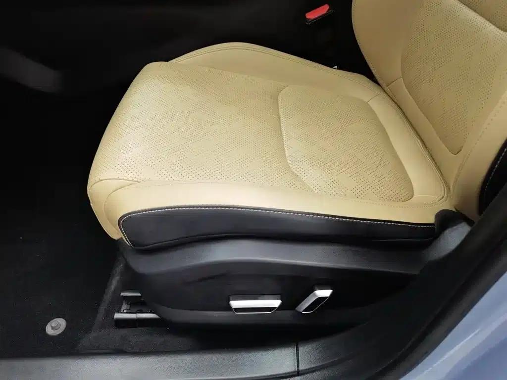 Geely Emgrand L HiP 2024 Champion Edition 1.5TD-DHT Pro 100KM Excellent Model — миниатюра 20