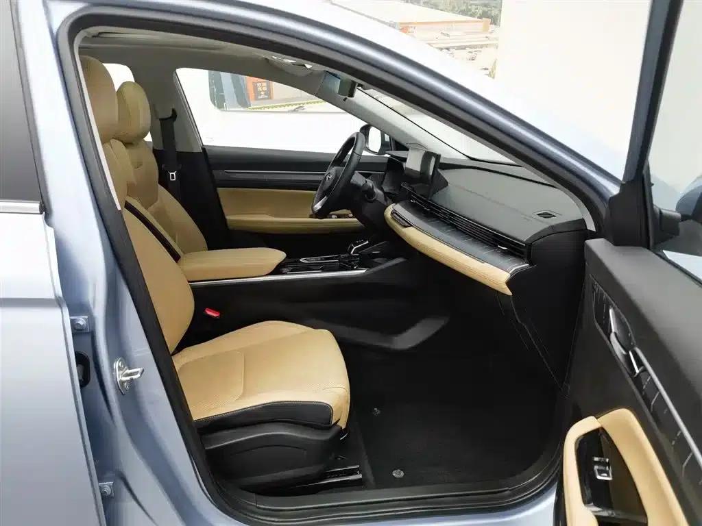 Geely Emgrand L HiP 2024 Champion Edition 1.5TD-DHT Pro 100KM Excellent Model — миниатюра 23