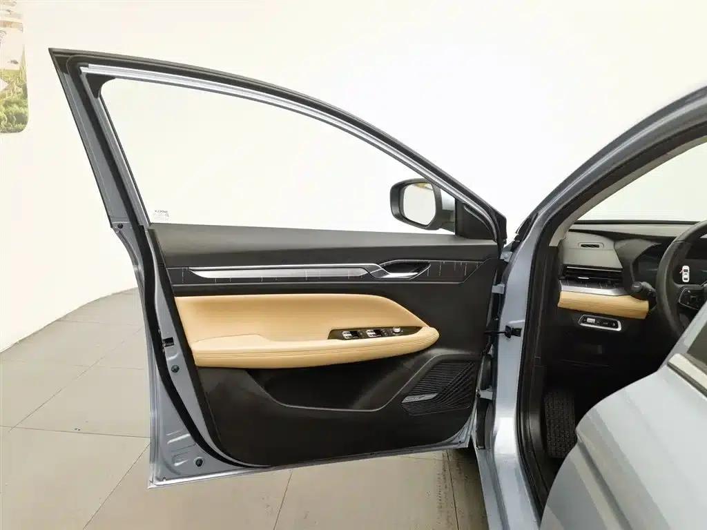 Geely Emgrand L HiP 2024 Champion Edition 1.5TD-DHT Pro 100KM Excellent Model — миниатюра 8