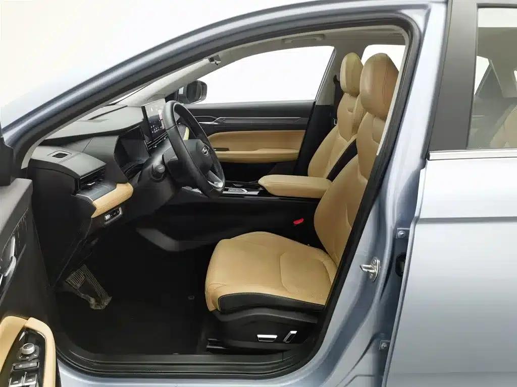 Geely Emgrand L HiP 2024 Champion Edition 1.5TD-DHT Pro 100KM Excellent Model — миниатюра 10