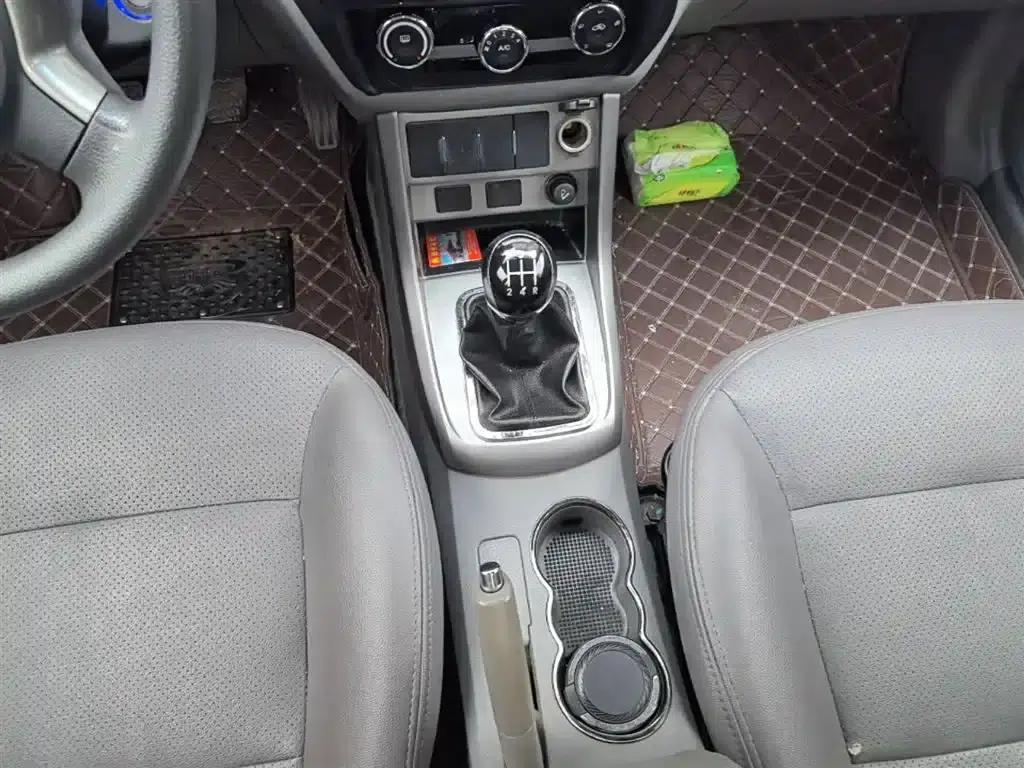 Geely Emgrand Classic 2013 Sedan 1.5L Manual Entry-Level — миниатюра 14