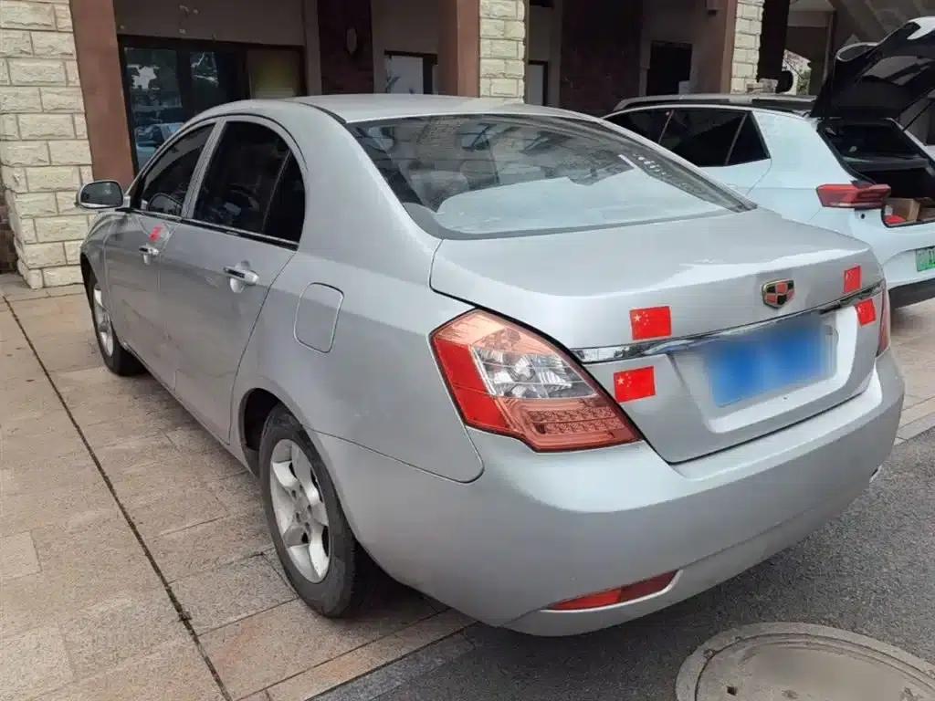 Geely Emgrand Classic 2013 Sedan 1.5L Manual Entry-Level — миниатюра 5