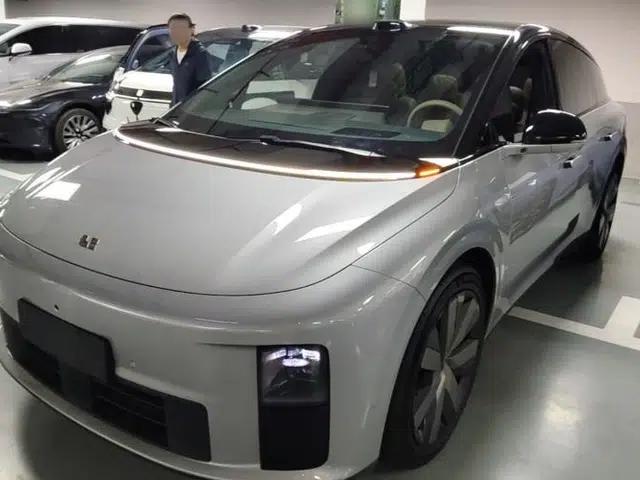 Li Auto i6 2025 Model Two-Wheel-Drive Standard Type