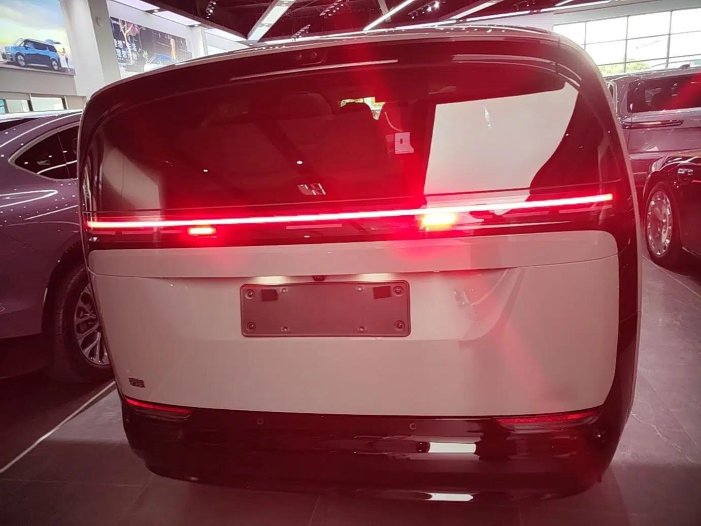 Li Auto MEGA 2024 Ultra Model — миниатюра 5