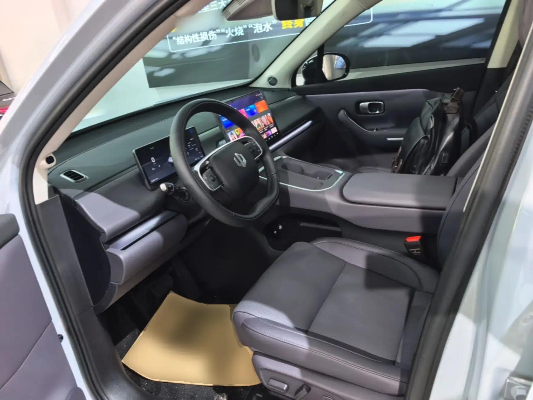 Leapmotor C16 2026 All-Electric 630 LiDAR Zhizun Edition 6 Seats — миниатюра 18