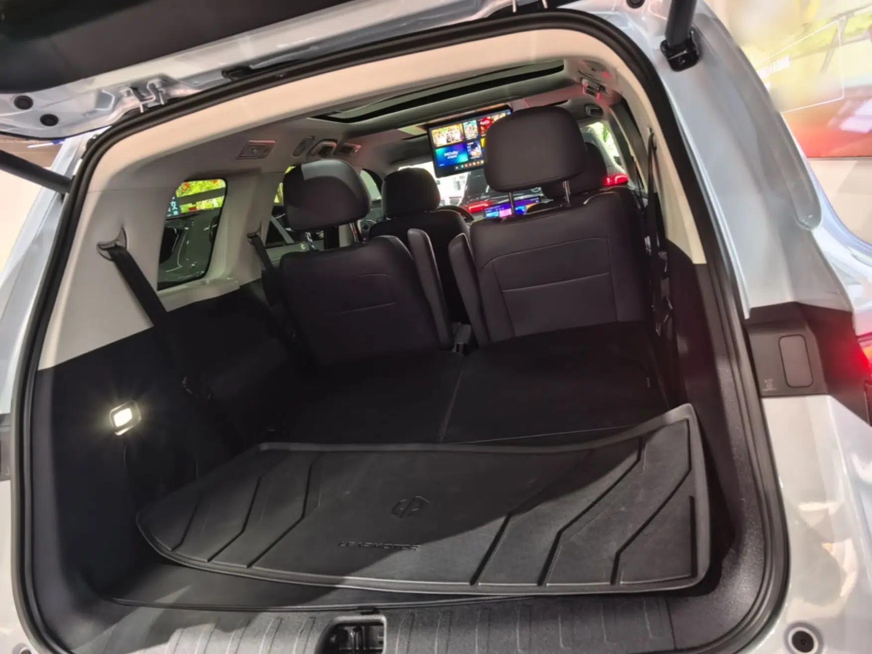 Leapmotor C16 2026 All-Electric 630 LiDAR Zhizun Edition 6 Seats — миниатюра 22