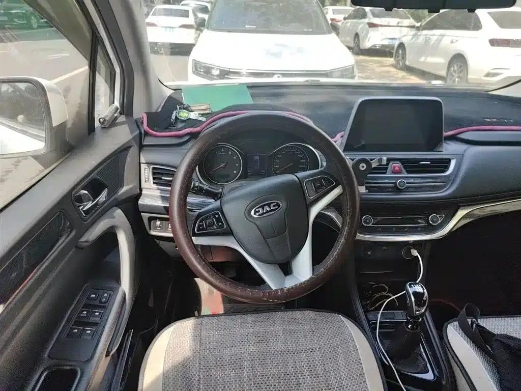 Refine S3 2017 1.5L Manual Deluxe Smart Edition — миниатюра 3