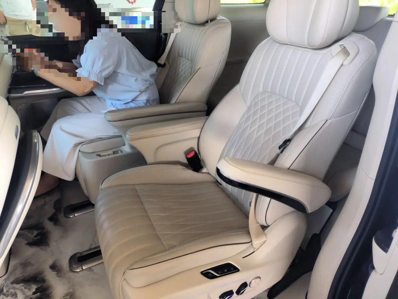 VOYAH Dream 2024 PHEV Ultra-Long Range Flagship Edition — миниатюра 18