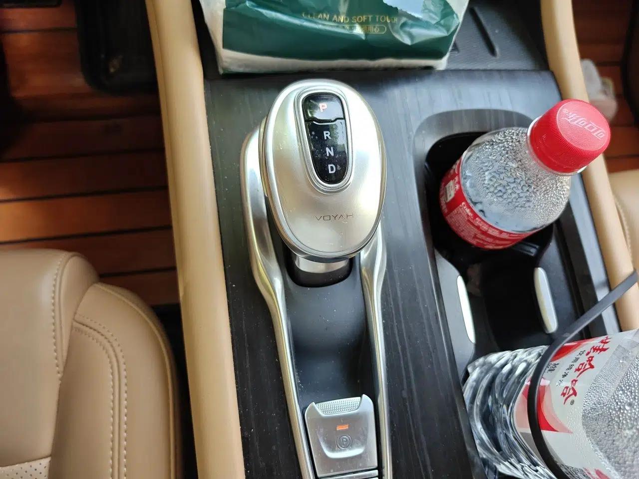 VOYAH Dream 2024 PHEV Extended-Range Premium Edition — миниатюра 15