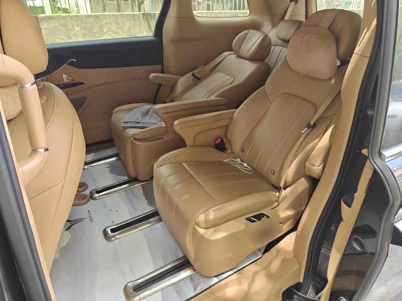 VOYAH Dream 2024 PHEV Extended-Range Premium Edition — миниатюра 18