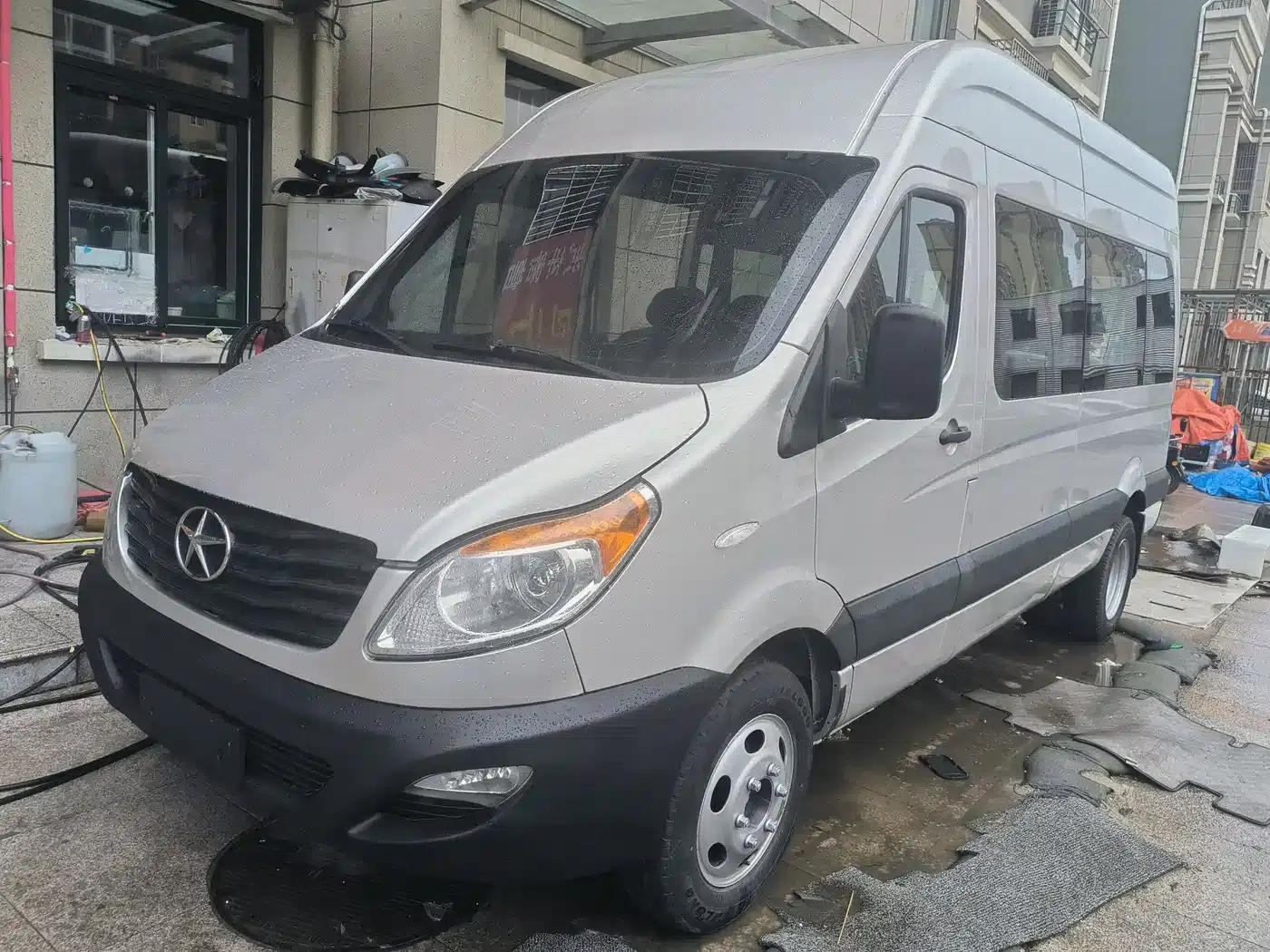 Starlight 2021 2.0T 5 Series Express 6/7 Seat High Roof D20TCIF1 — миниатюра 1