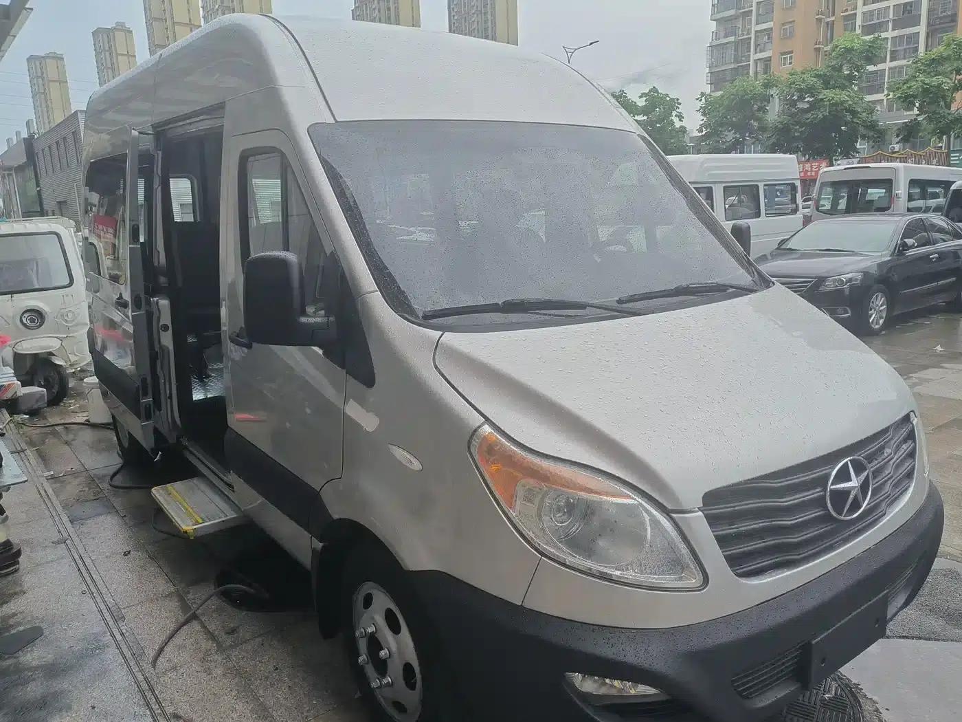 Starlight 2021 2.0T 5 Series Express 6/7 Seat High Roof D20TCIF1 — миниатюра 3