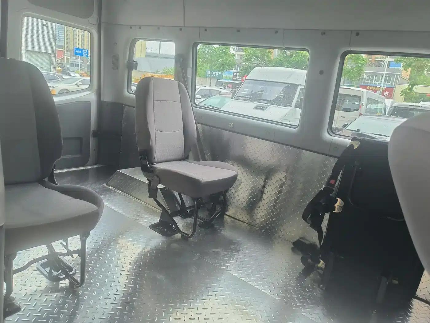 Starlight 2021 2.0T 5 Series Express 6/7 Seat High Roof D20TCIF1 — миниатюра 5