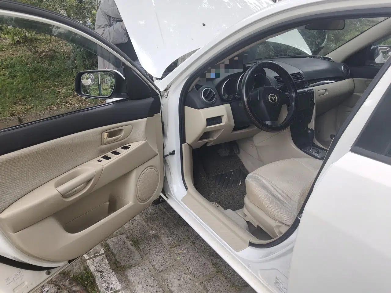 Mazda 3 2012 1.6L Automatic Classic Standard Edition — миниатюра 17