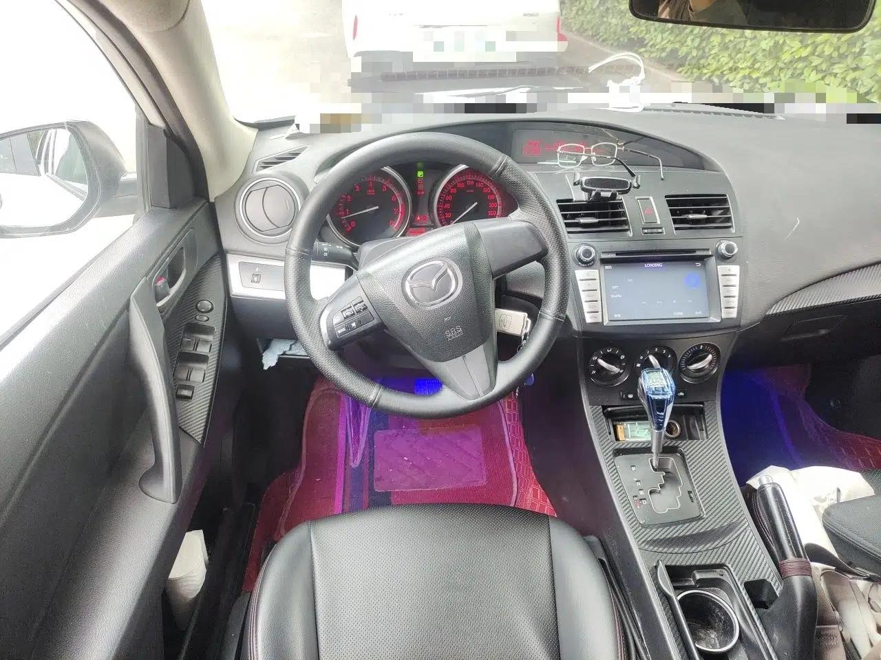 Mazda 3 2013 Hatchback 1.6L Automatic Elite Model — миниатюра 11