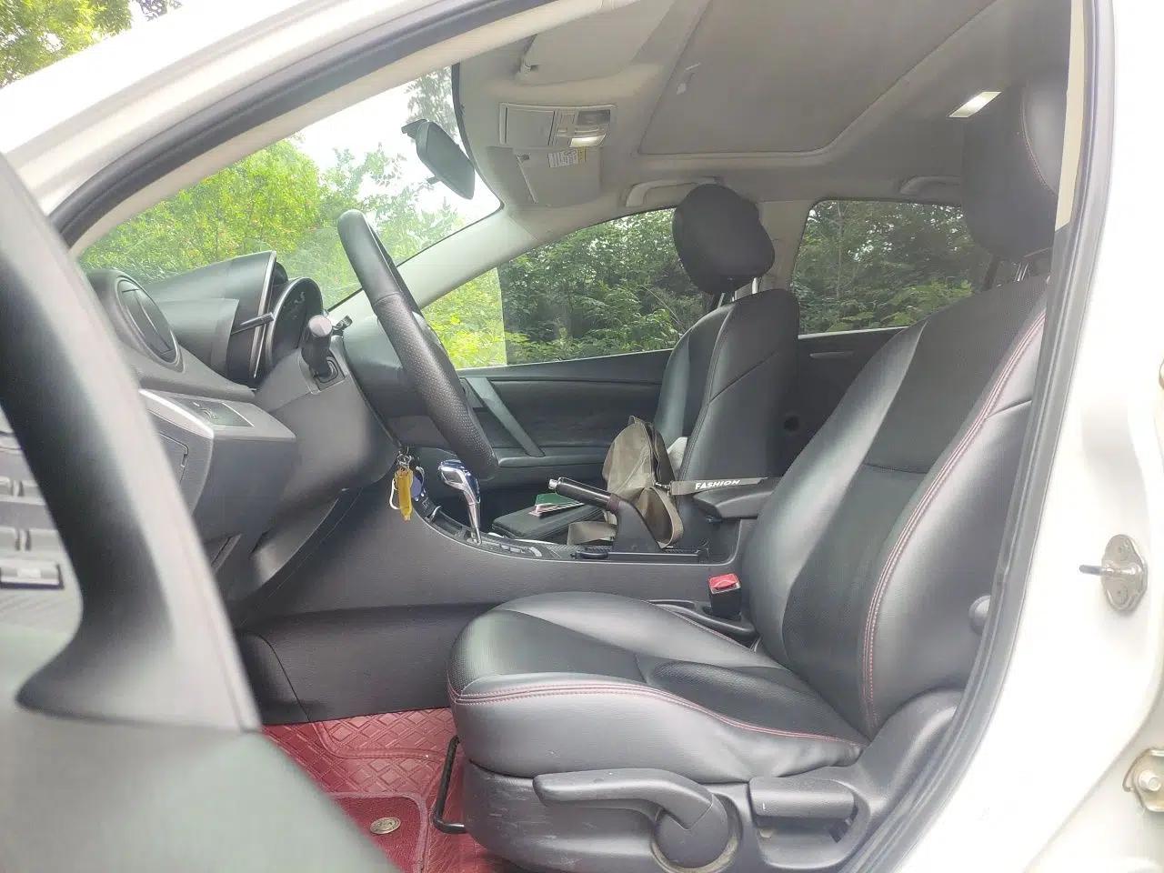 Mazda 3 2013 Hatchback 1.6L Automatic Elite Model — миниатюра 16